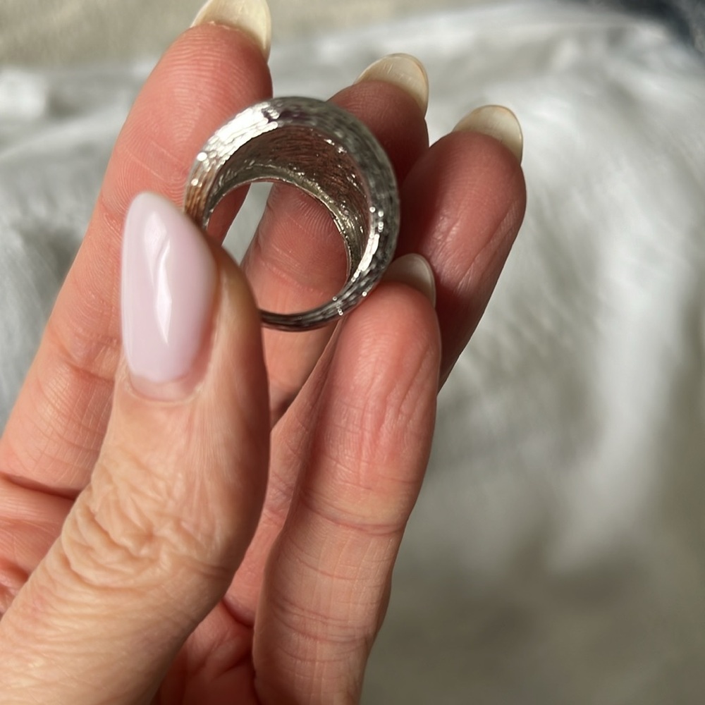 Silver ring. - Picture 3 of 3